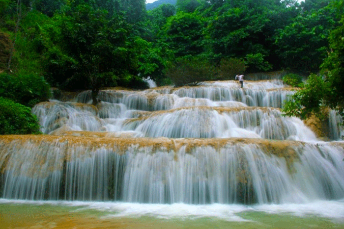 Muon waterfall, Pu Luong